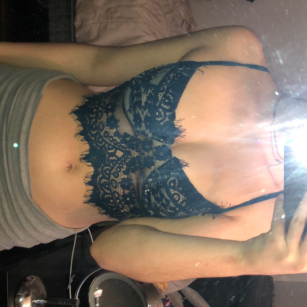 CUTE CROP TOP - Picture 3 of 4